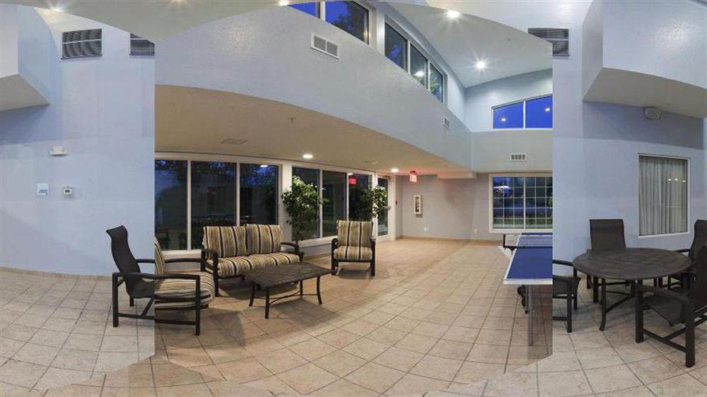 Holiday Inn Express Hotel & Suites Bedford By Ihg Экстерьер фото