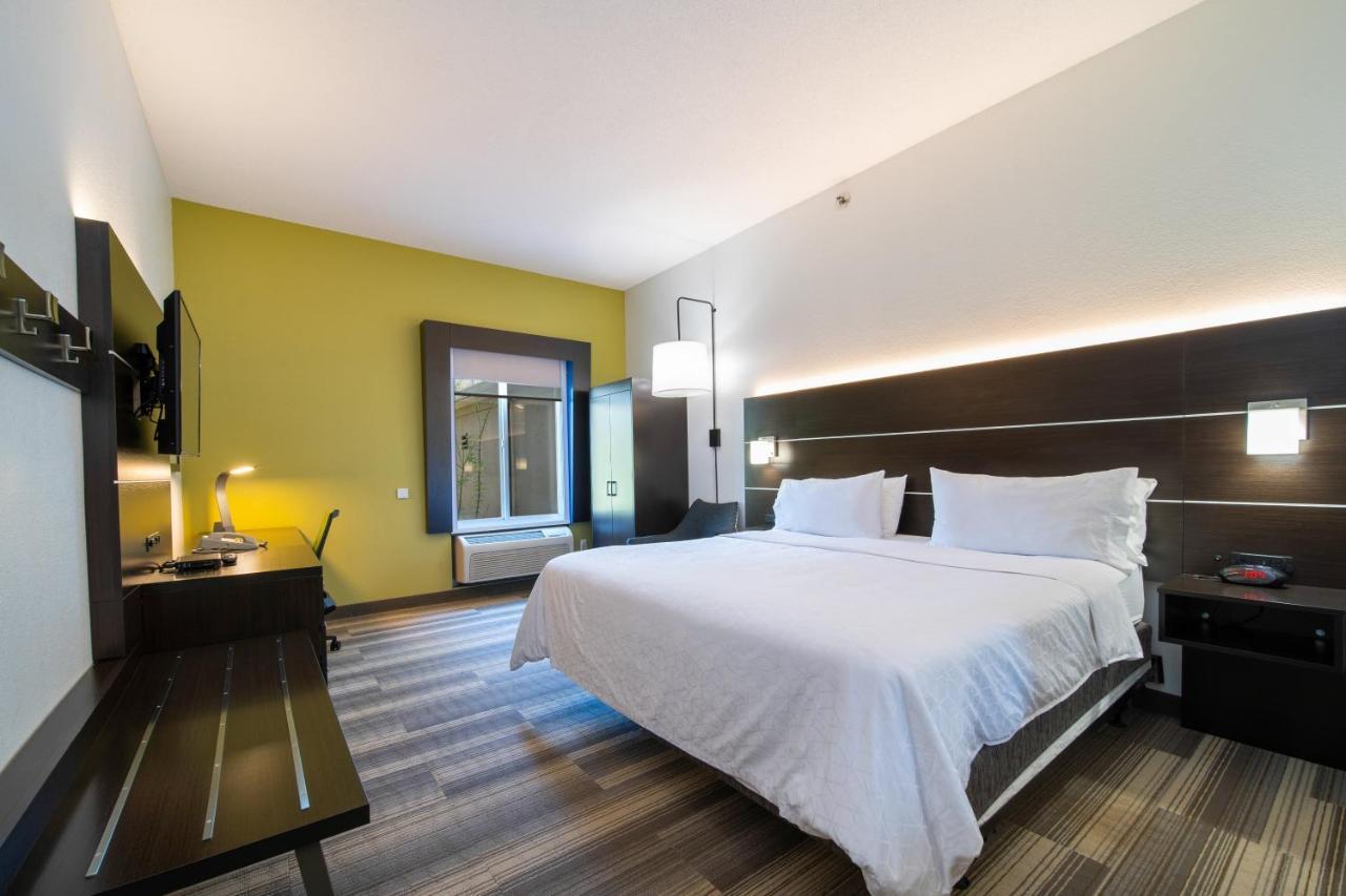 Holiday Inn Express Hotel & Suites Bedford By Ihg Экстерьер фото
