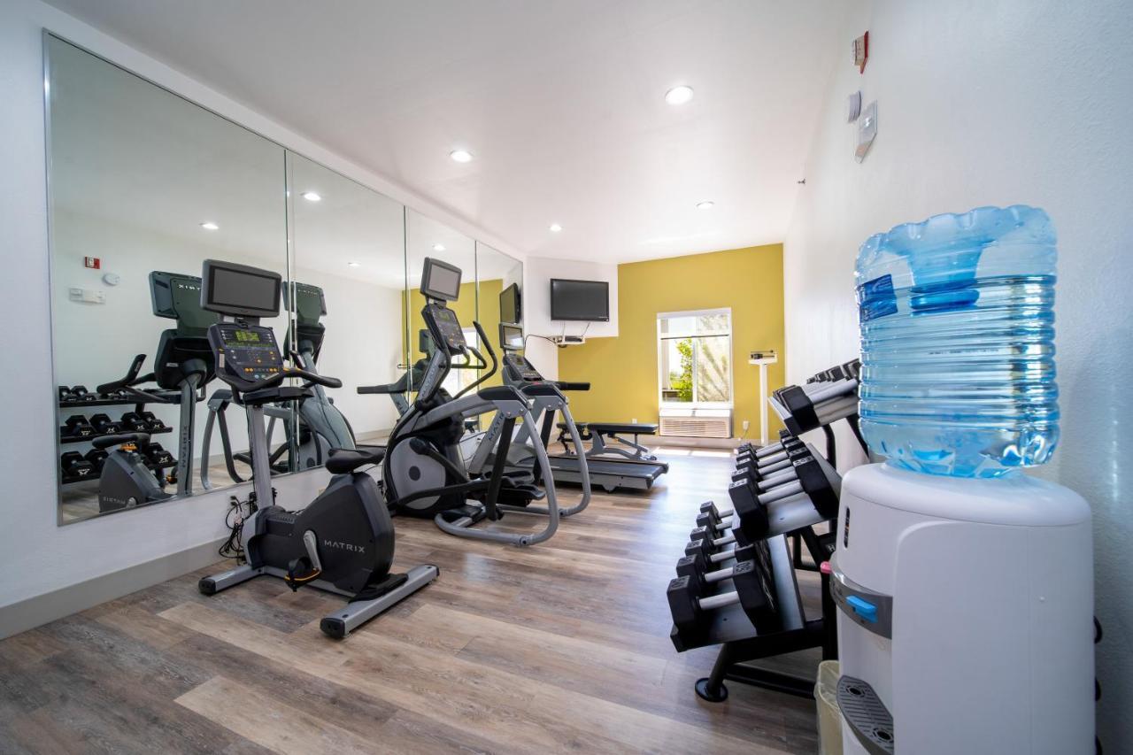Holiday Inn Express Hotel & Suites Bedford By Ihg Экстерьер фото