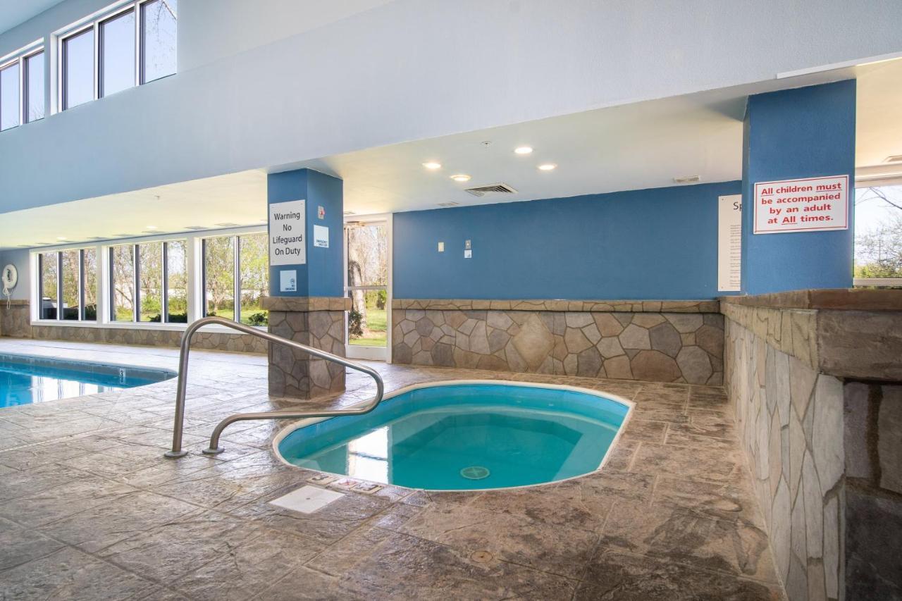 Holiday Inn Express Hotel & Suites Bedford By Ihg Экстерьер фото