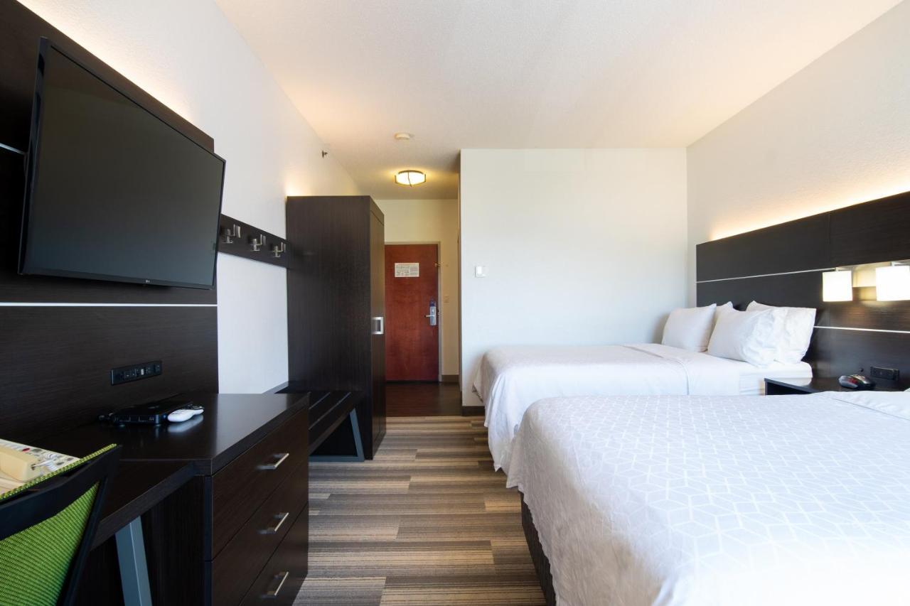 Holiday Inn Express Hotel & Suites Bedford By Ihg Экстерьер фото
