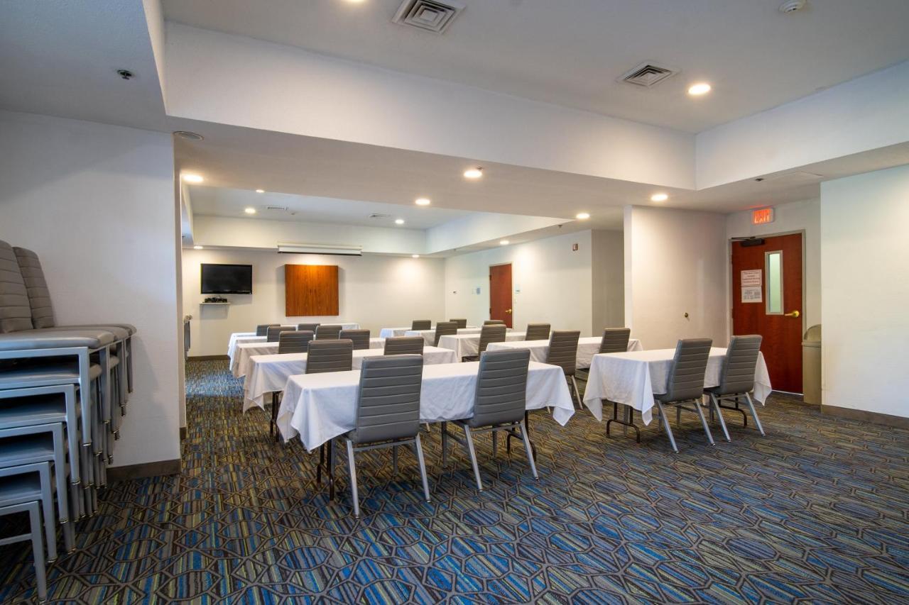Holiday Inn Express Hotel & Suites Bedford By Ihg Экстерьер фото
