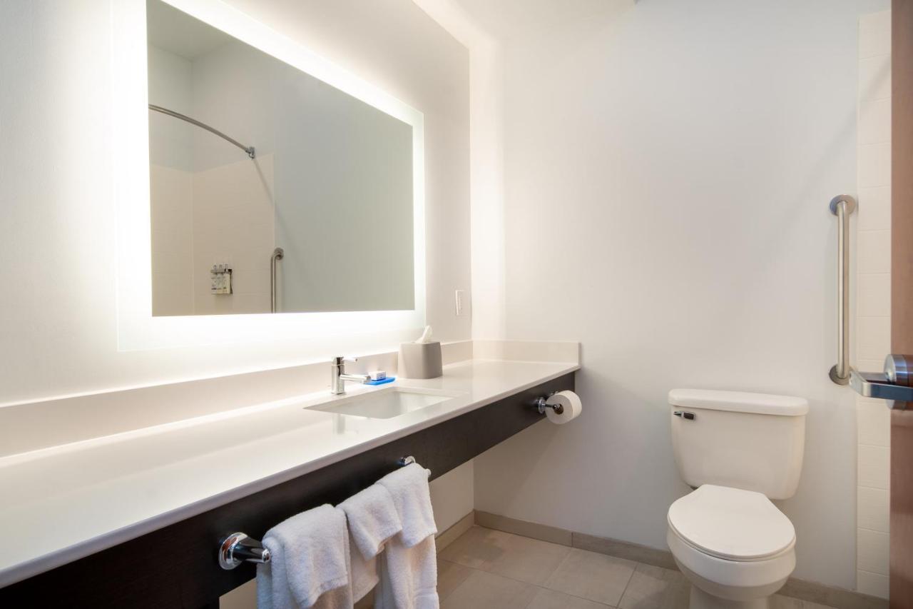 Holiday Inn Express Hotel & Suites Bedford By Ihg Экстерьер фото