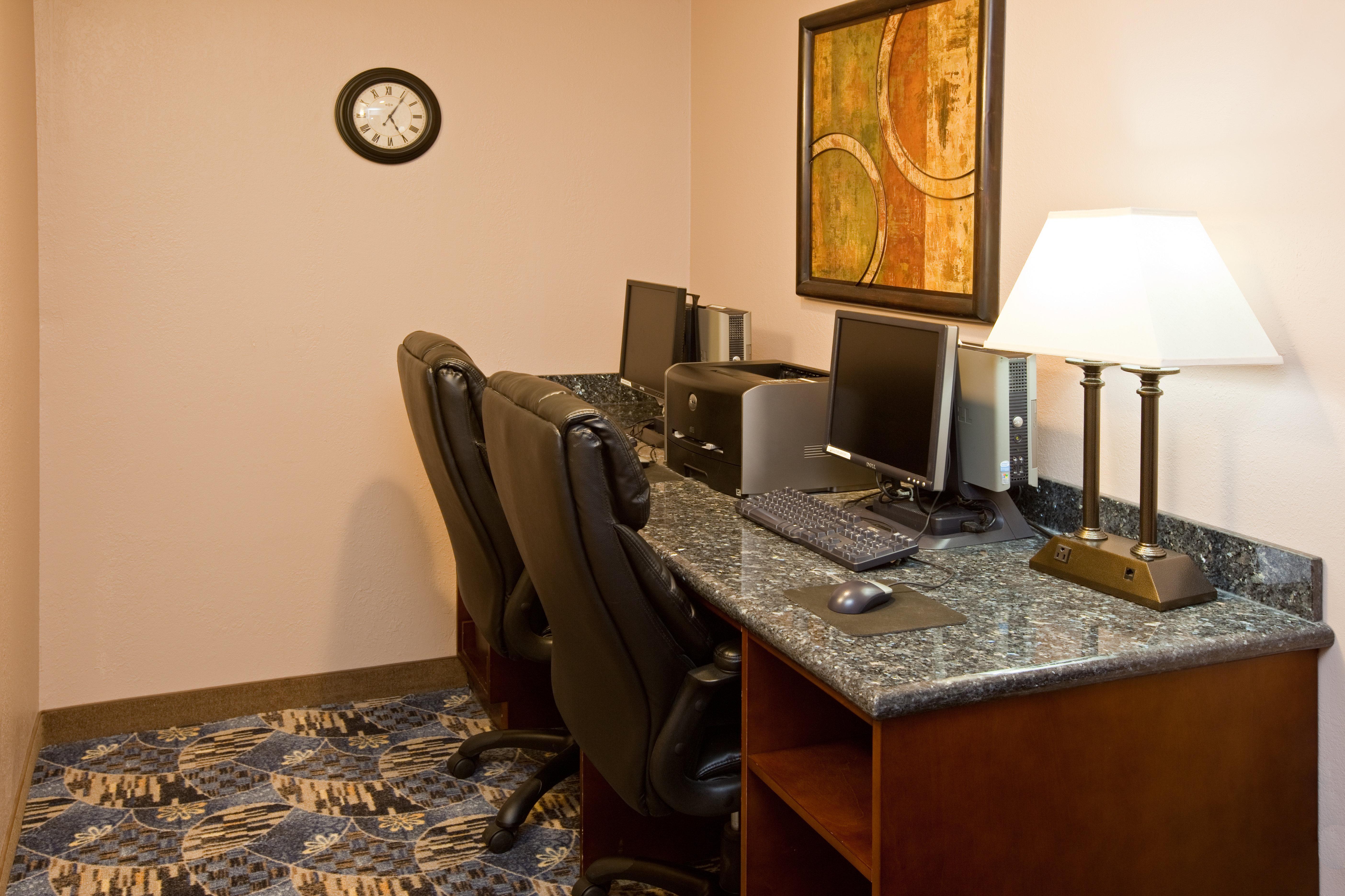 Holiday Inn Express Hotel & Suites Bedford By Ihg Экстерьер фото