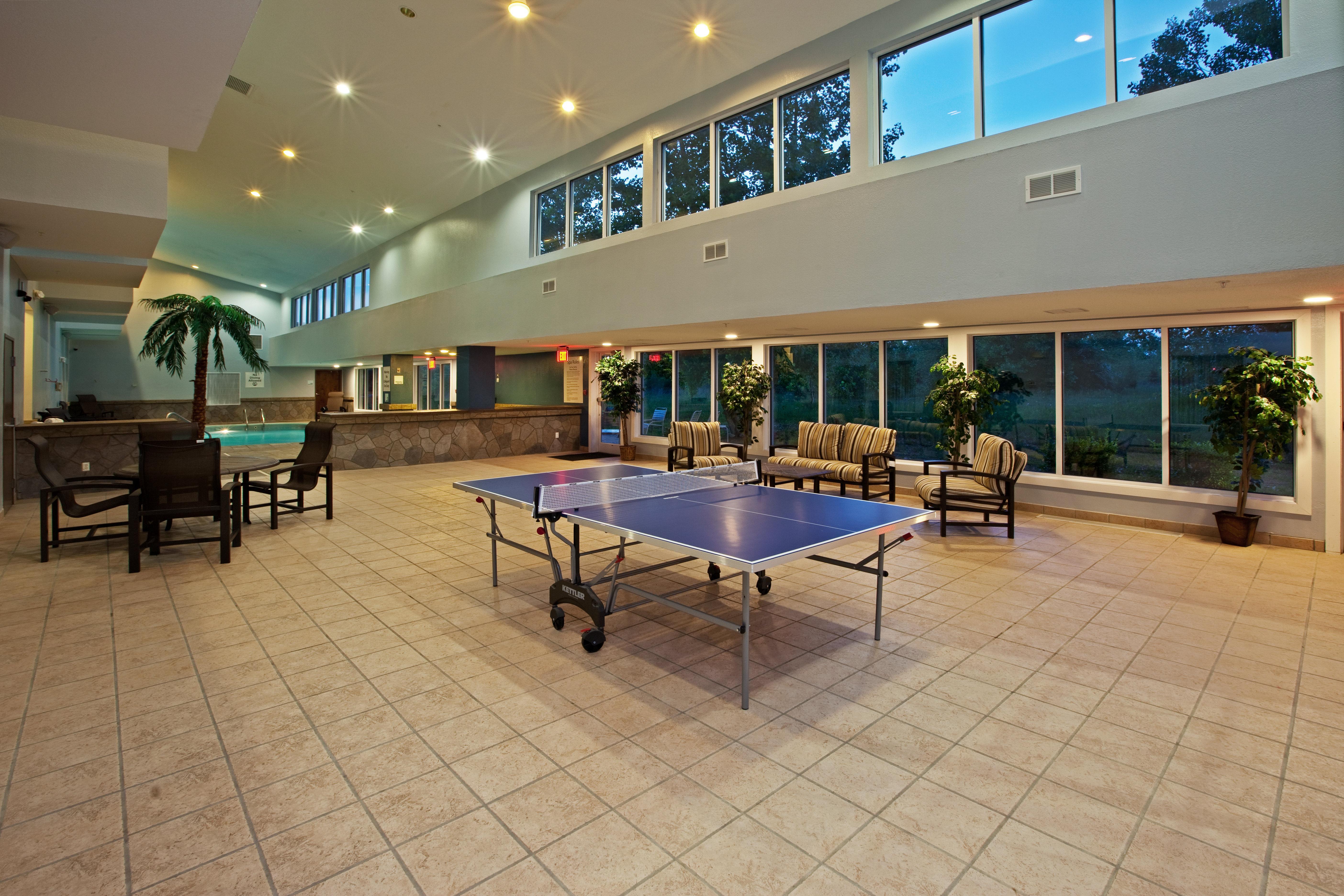 Holiday Inn Express Hotel & Suites Bedford By Ihg Экстерьер фото