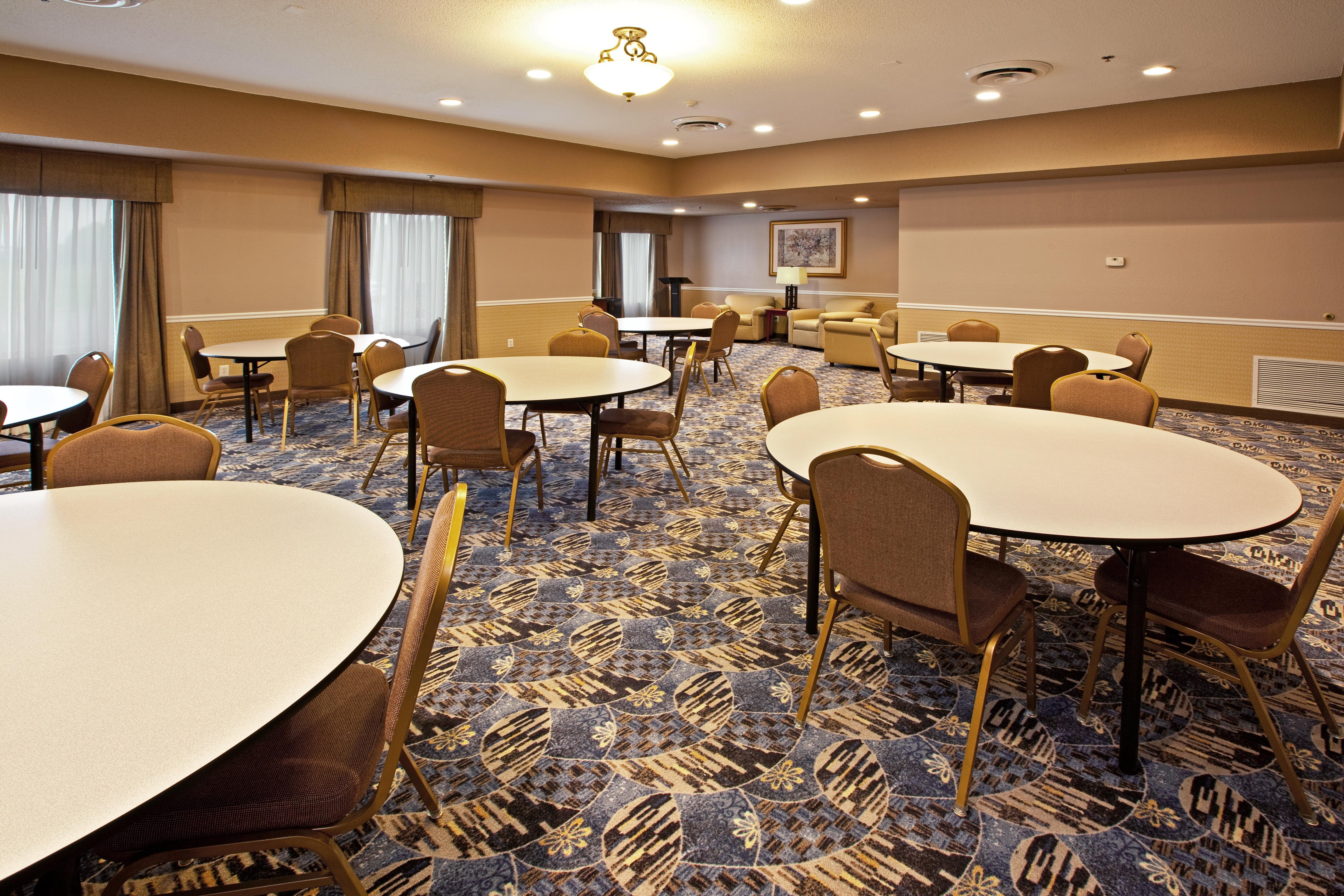 Holiday Inn Express Hotel & Suites Bedford By Ihg Экстерьер фото