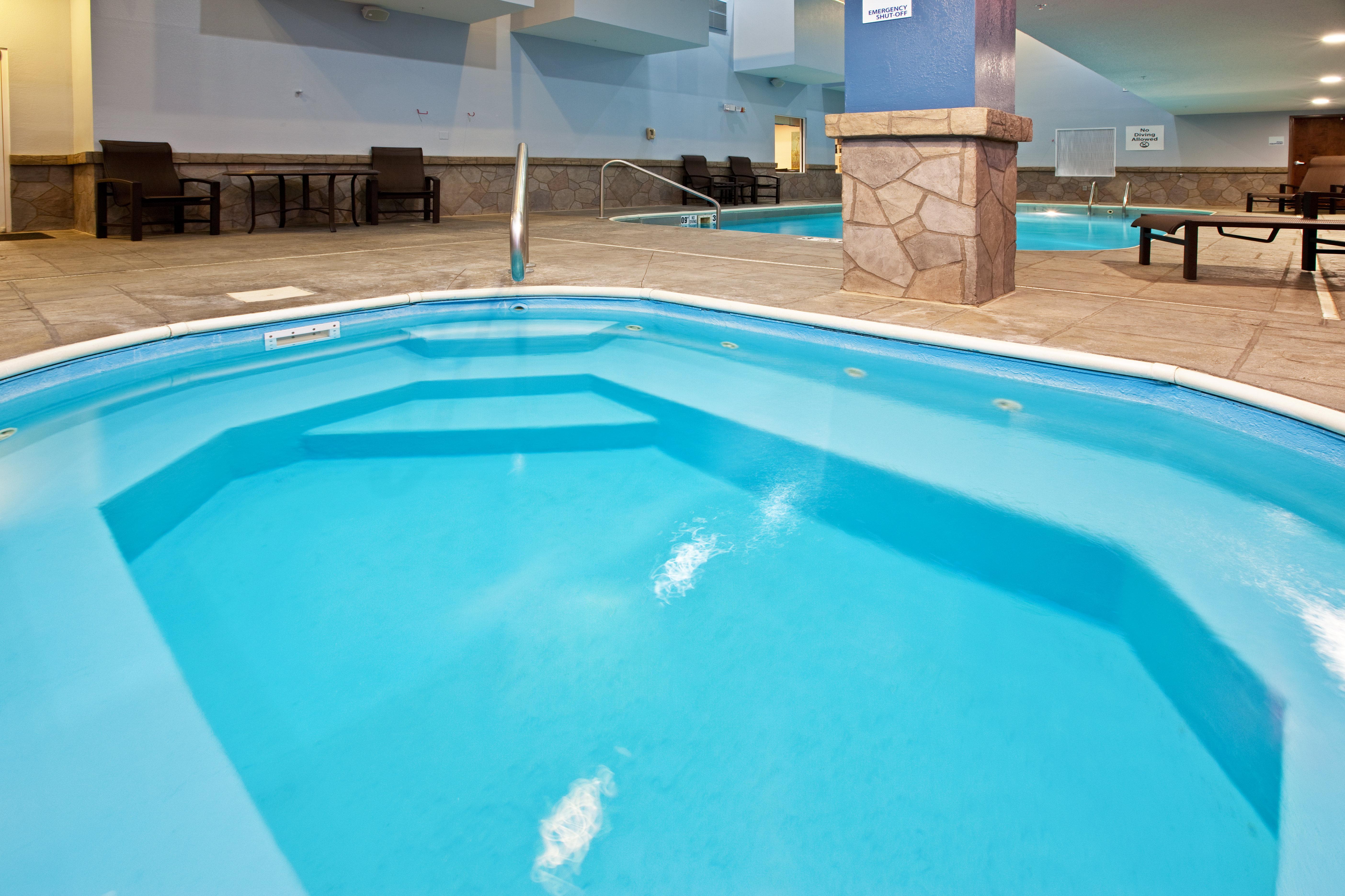 Holiday Inn Express Hotel & Suites Bedford By Ihg Экстерьер фото