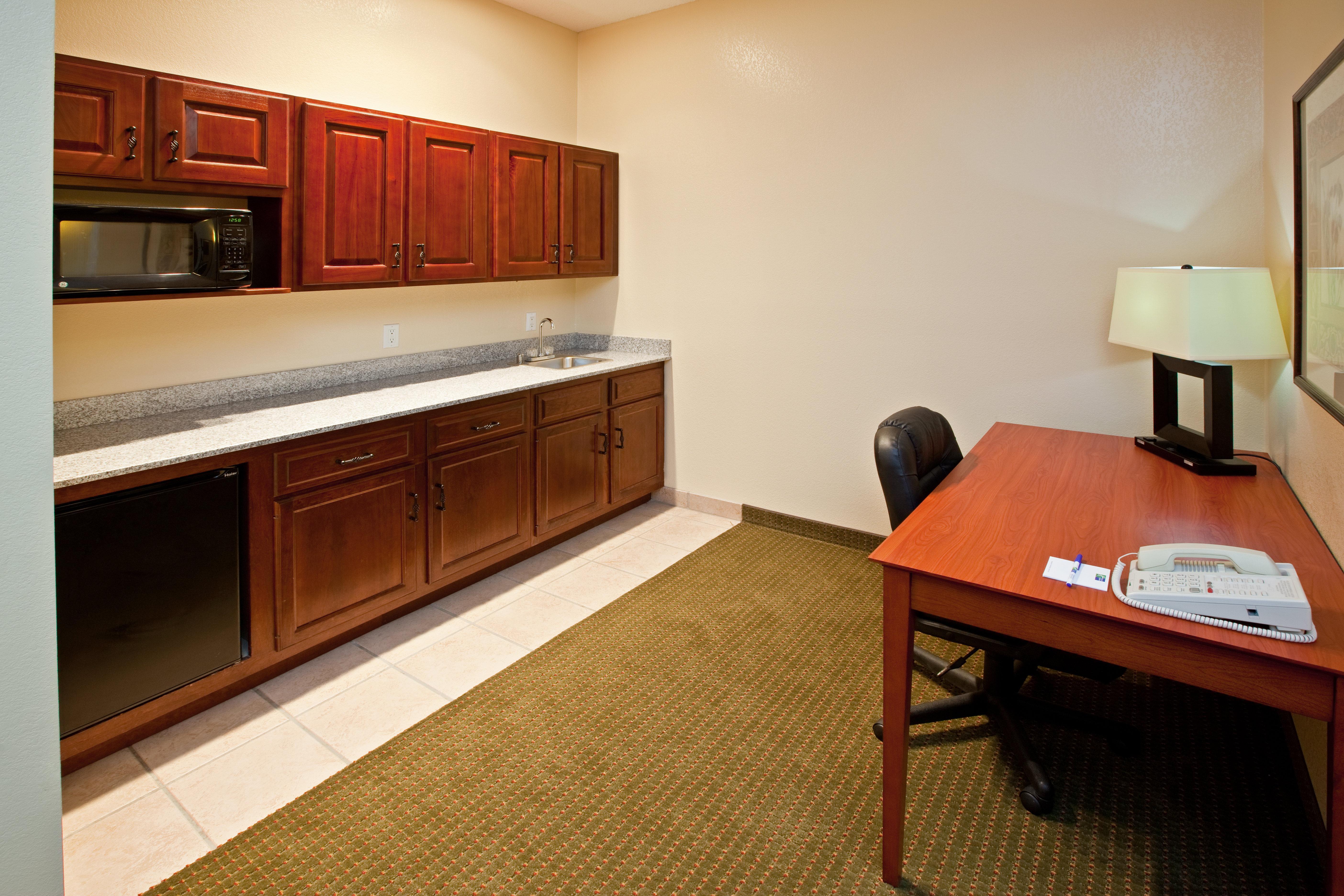 Holiday Inn Express Hotel & Suites Bedford By Ihg Экстерьер фото