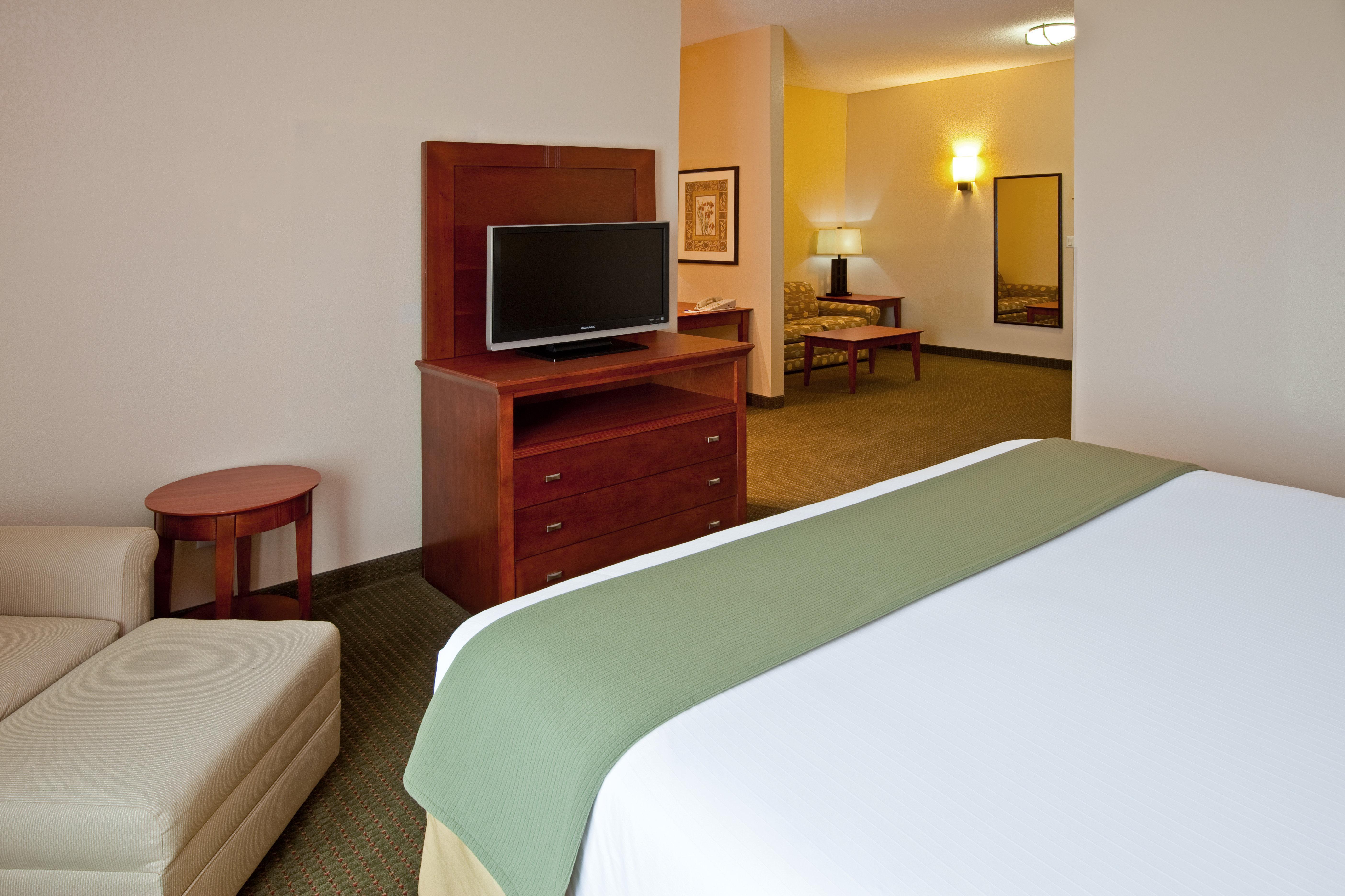 Holiday Inn Express Hotel & Suites Bedford By Ihg Экстерьер фото