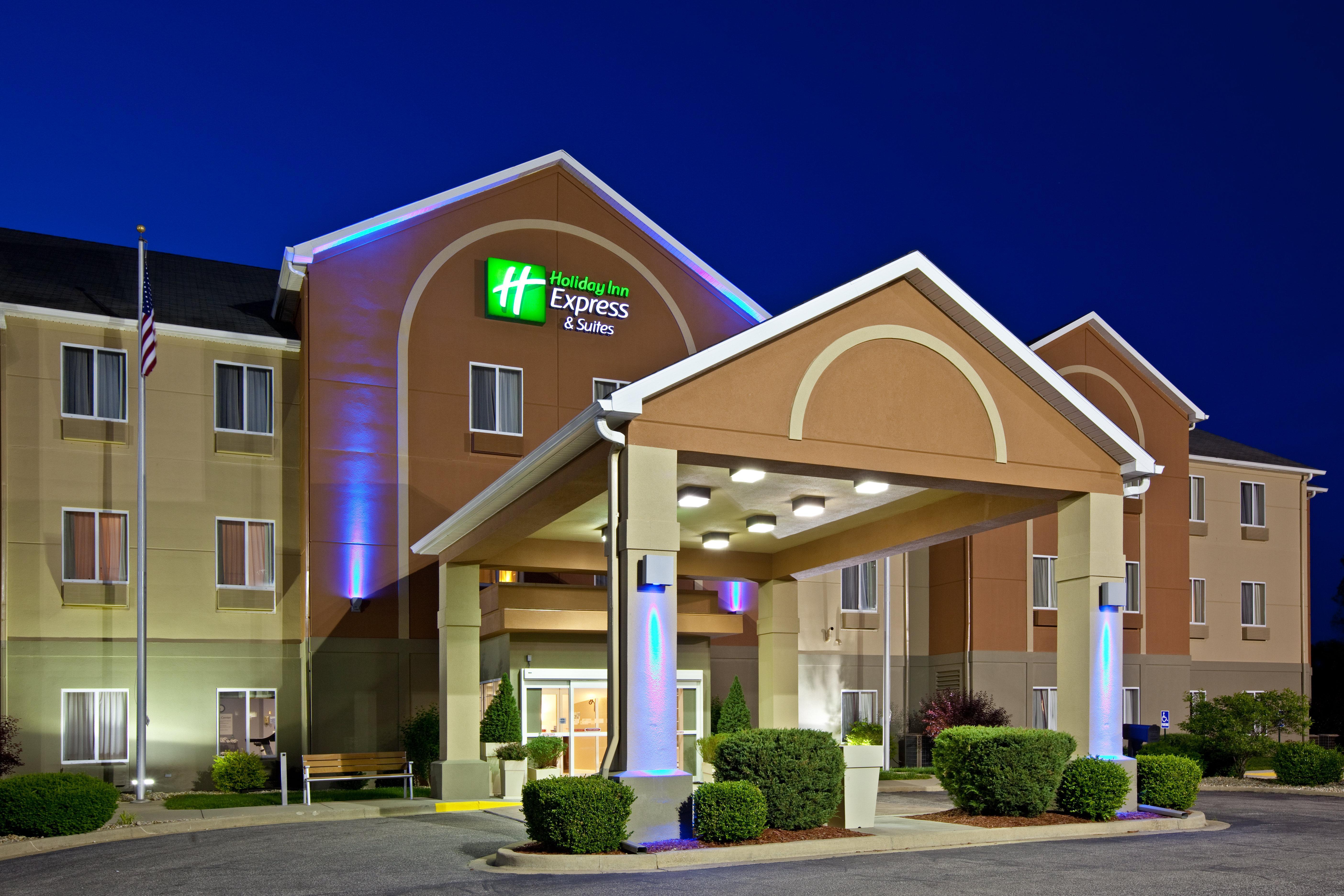 Holiday Inn Express Hotel & Suites Bedford By Ihg Экстерьер фото