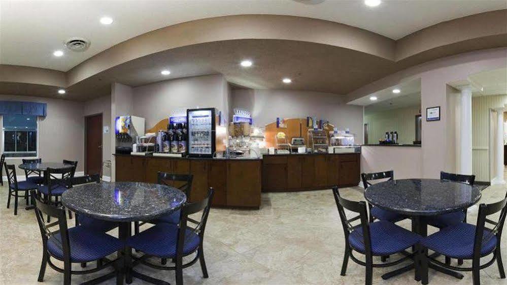 Holiday Inn Express Hotel & Suites Bedford By Ihg Экстерьер фото